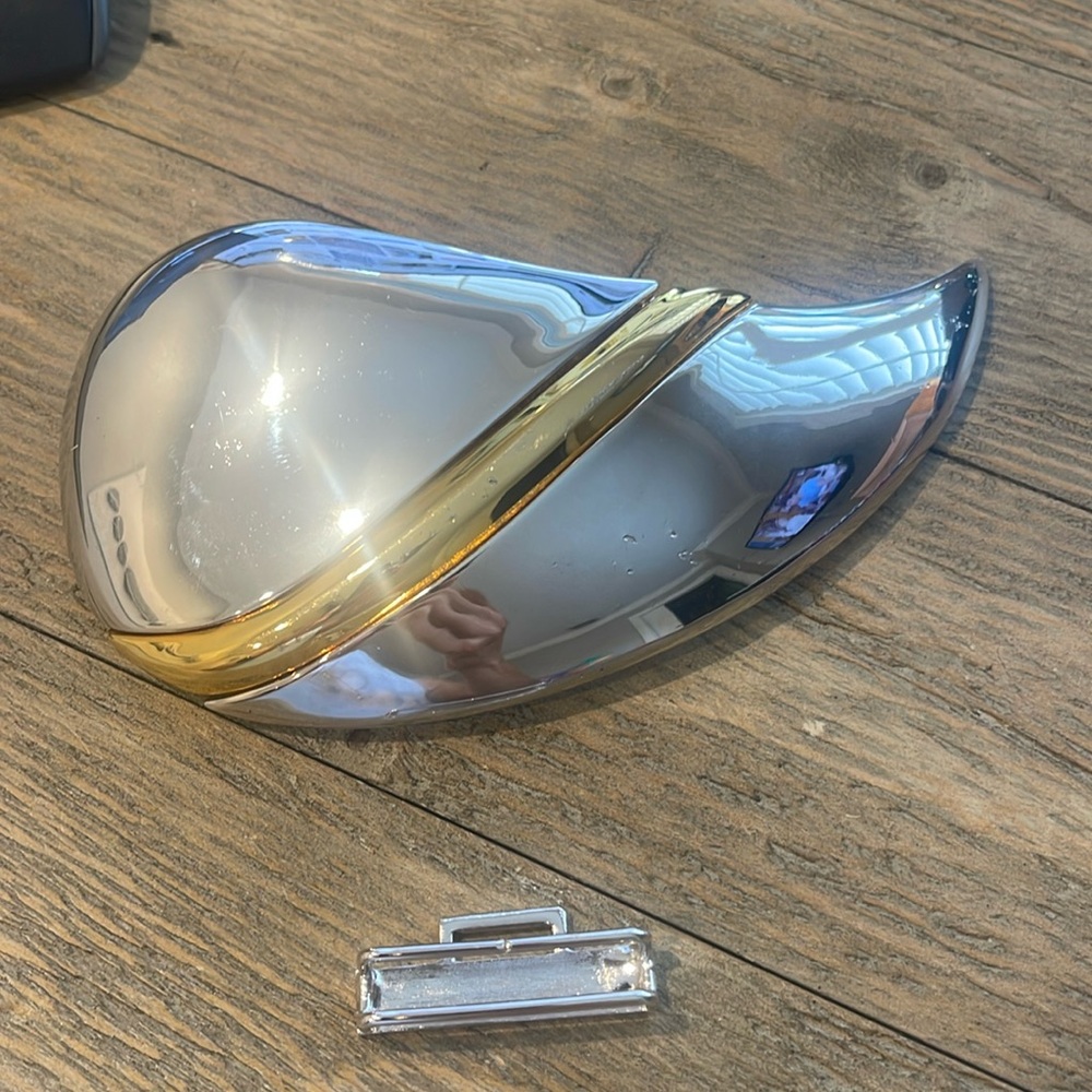 Alexis Kirk belt buckle